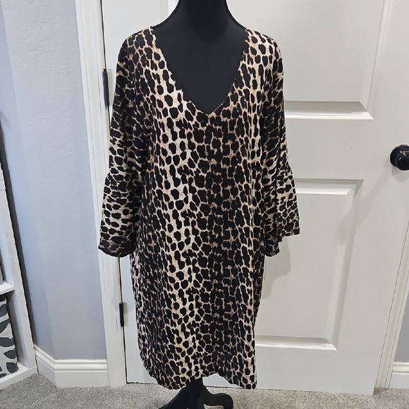 Dresses & Skirts - Plus size Chic Animal Print Mid sleeve V-Neck Dress size XL New with Tags
